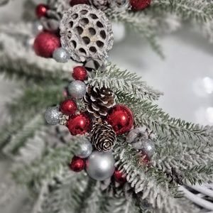 Havas téli kopogtató � fehér, piros és ezüst harmónia - karácsony - adventi díszek - adventi ajtódísz - Meska.hu