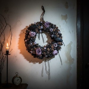 Halloweeni ajtódísz lila virágokkal - otthon & életmód - dekoráció - halloween - halloweeni ajtódíszek és ablakdíszek - Meska.hu