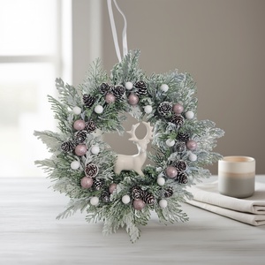 Kézműves havas téli koszorú, porcelán szarvassal (34 cm) - karácsony - karácsonyi lakásdekoráció - karácsonyi ajtódíszek - Meska.hu
