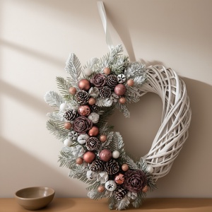 Fagyos rózsaszín karácsonyi szívkoszorú - karácsony - adventi díszek - adventi ajtódísz - Meska.hu
