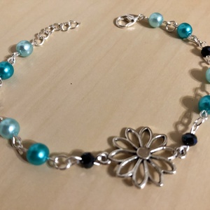 SilverDaisy 002, Ékszer, Karkötő, Charm karkötő, Ékszerkészítés, Gyöngyfűzés, gyöngyhímzés, MESKA