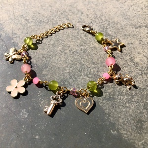 Charmie 005, Ékszer, Karkötő, Charm karkötő, Ékszerkészítés, Gyöngyfűzés, gyöngyhímzés, MESKA