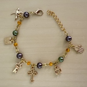 Charmie 009, Ékszer, Karkötő, Charm karkötő, Ékszerkészítés, Gyöngyfűzés, gyöngyhímzés, MESKA