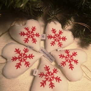 Karácsonyi hópelyhes szívek - nagy - karácsony - karácsonyi lakásdekoráció - karácsonyfadíszek - Meska.hu