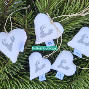 Karácsonyi szarvasfejes szívek - szürke - karácsony - karácsonyi lakásdekoráció - karácsonyfadíszek - Meska.hu