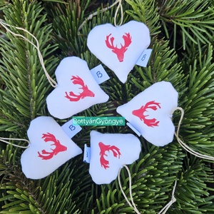 Karácsonyi szarvasfejes szívek - piros, Karácsony, Karácsonyi lakásdekoráció, Karácsonyfadíszek, Varrás, MESKA