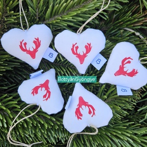 Karácsonyi szarvasfejes szívek - piros - karácsony - karácsonyi lakásdekoráció - karácsonyfadíszek - Meska.hu