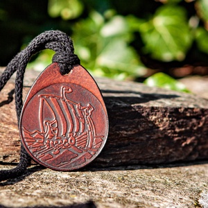 Viking Hajó bőr medál - Viking stílus - ékszer - nyaklánc - medál - Meska.hu