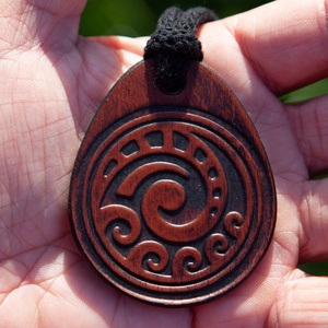 Maori bőr medál - ékszer - nyaklánc - medál - Meska.hu