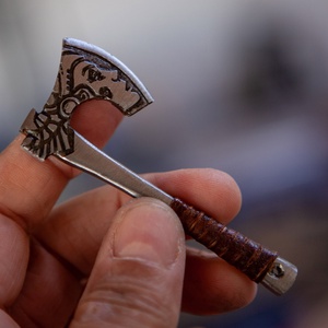 Viking mintázatú, acél mini fejsze - táska & tok - kulcstartó & táskadísz - kulcstartó - Meska.hu