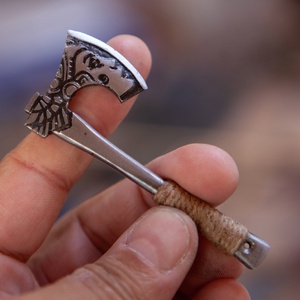 Viking mintázatú, acél mini fejsze - táska & tok - kulcstartó & táskadísz - kulcstartó - Meska.hu