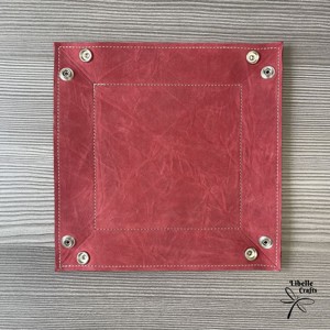 Színes bőr tálca - gyűrt piros - otthon & életmód - dekoráció - asztal és polc dekoráció - dekorációs tál, tartó - Meska.hu