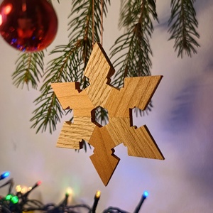 Hópehely karácsonyfadísz cseresznye-és tölgyfából, Karácsony, Karácsonyi lakásdekoráció, Karácsonyfadíszek, Famegmunkálás, MESKA