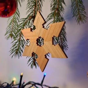 Hópehely karácsonyfadísz cseresznye-és tölgyfából, Karácsony, Karácsonyi lakásdekoráció, Karácsonyfadíszek, Famegmunkálás, MESKA