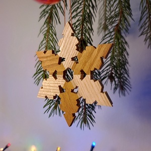 Hópehely karácsonyfadísz - dió és kőris, Karácsony, Karácsonyi lakásdekoráció, Karácsonyfadíszek, Famegmunkálás, MESKA