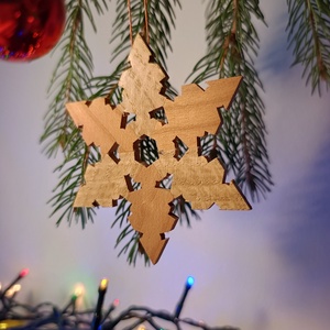 Hópehely karácsonyfadísz - dió és tölgy, Karácsony, Karácsonyi lakásdekoráció, Karácsonyfadíszek, Famegmunkálás, MESKA