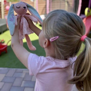 Egyedi névvel ellátott plüss nyuszi  35 cm, Játék & Sport, Plüssállat & Játékfigura, Nyuszi, Fotó, grafika, rajz, illusztráció, MESKA