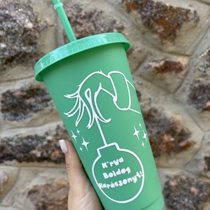 Vicces, Grinch mintájú pohár tetővel és szívószállal - 710 ml  - otthon & életmód - konyhafelszerelés, tálalás - tálalás - pohár - Meska.hu