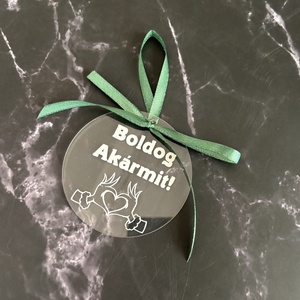 Vicces Akril Karácsonyfadísz - Boldog Akármit! - Grinch-stílusú Ünnepi Üzenet, Karácsony, Karácsonyi lakásdekoráció, Karácsonyfadíszek, Fotó, grafika, rajz, illusztráció, MESKA