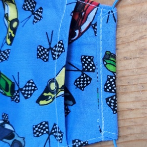 Vidám férfiaknak versenyautós háromrétegű, szűrő behelyezésére alkalmas textil arcmaszk -  - Meska.hu
