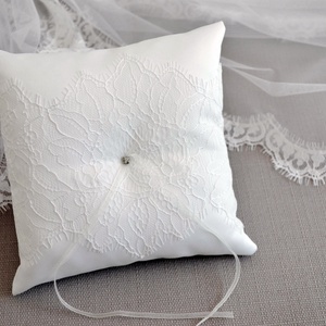 Gyűrűpárna - francia csipkével díszítve - esküvő - kiegészítők - gyűrűtartó & gyűrűpárna - Meska.hu