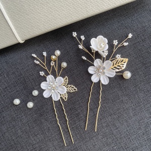 Fehér virágos hajtűk - esküvő - hajdísz - hajtű - Meska.hu