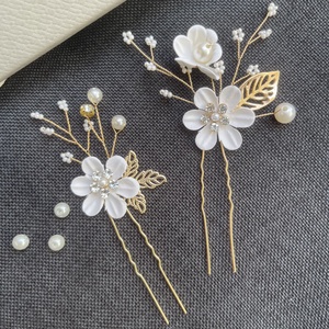 Fehér virágos hajtűk - esküvő - hajdísz - hajtű - Meska.hu
