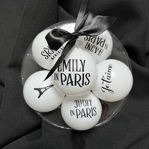Emily Párizsban - Egyedi karácsonyi gömb - karácsony - karácsonyi lakásdekoráció - karácsonyfadíszek - Meska.hu