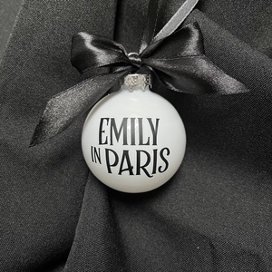 Emily Párizsban - Egyedi karácsonyi gömb, Karácsony, Karácsonyi lakásdekoráció, Karácsonyfadíszek, Mindenmás, MESKA