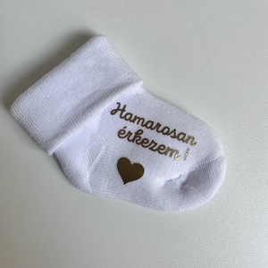 Hamarosan érkezem! Baba bejelentő kis zokni, Ruha & Divat, Babaruha & Gyerekruha, Babafotózási ruha és kellék, Mindenmás, MESKA