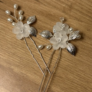 2 db virágos menyasszonyi hajtű, Esküvő, Hajdísz, Hajtű, Gyöngyfűzés, gyöngyhímzés, Ékszerkészítés, MESKA