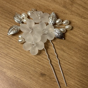 Virágos menyasszonyi hajtű, Esküvő, Hajdísz, Hajtű, Gyöngyfűzés, gyöngyhímzés, Ékszerkészítés, MESKA