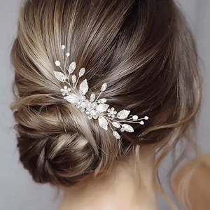 Strassz virágos menyasszonyi hajdísz, Esküvő, Hajdísz, Fésűs hajdísz, Gyöngyfűzés, gyöngyhímzés, Ékszerkészítés, MESKA