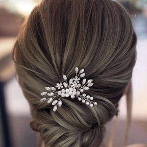 Strassz virágos menyasszonyi hajdísz, Esküvő, Hajdísz, Fésűs hajdísz, Gyöngyfűzés, gyöngyhímzés, Ékszerkészítés, MESKA