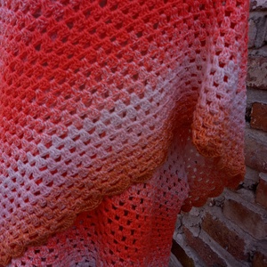 Ombre Horgolt vállkendő - háromszög alakú  - ruha & divat - sál, sapka, kendő - vállkendő - Meska.hu