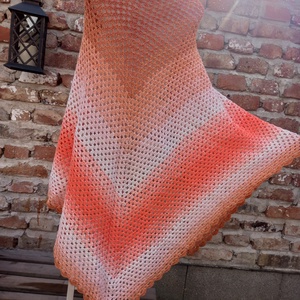 Ombre Horgolt vállkendő - háromszög alakú  - ruha & divat - sál, sapka, kendő - vállkendő - Meska.hu