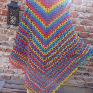 Adriana Horgolt vállkendő - háromszög alakú  - ruha & divat - sál, sapka, kendő - vállkendő - Meska.hu