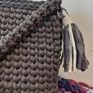 Horgolt táska - sötétszürke - táska & tok - kézitáska & válltáska - válltáska - Meska.hu