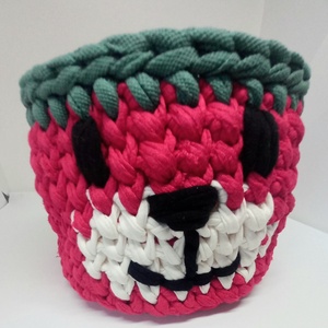 Mikulás mackója polófonalból horgolt tároló -  - otthon & életmód - tárolás & rendszerezés - tárolókosár - Meska.hu