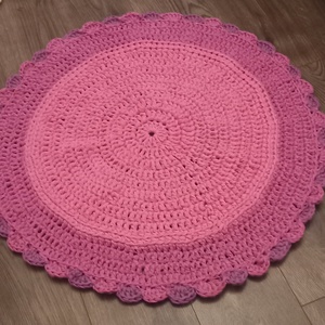 Rózsaszín horgolt kerek szőnyeg kislányszobába - otthon & életmód - tárolás & rendszerezés - tárolókosár - Meska.hu
