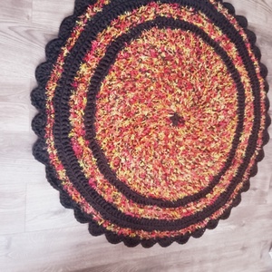 Fekete/narancs horgolt kerek szőnyeg  - Meska.hu