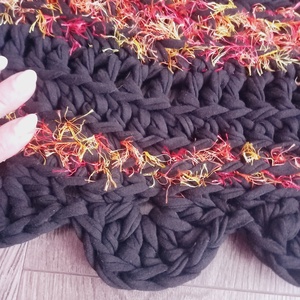 Fekete/narancs horgolt kerek szőnyeg  - otthon & életmód - tárolás & rendszerezés - tárolókosár - Meska.hu