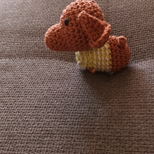 Mini tacskó pulcsiban - Meska.hu