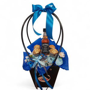 Ballagó virágtáska , Otthon & Életmód, Virágdekoráció, Virágok, Virágbox, , Tökéletes ajándék középiskolai ballagásra. Kék virágokkal, Ferrero rocher-val, kicsi Jack Daniels i..., MESKA