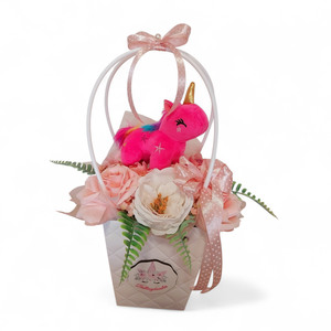 Unikornis virágtáska, Otthon & Életmód, Virágdekoráció, Virágok, Virágbox, , Ovis vagy bölcsis ballagásra kitűnő ajándék. Színes virágokkal, plüss unikornissal díszített virágt..., MESKA