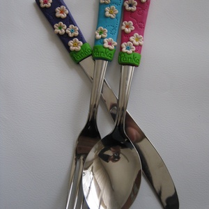 felnőtt méretű színes evőeszköz készlet -  fehér virágokkal -  - Meska.hu