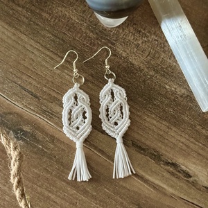 BrittArt makramé fülbevaló - ékszer - fülbevaló - lógó fülbevaló - Meska.hu