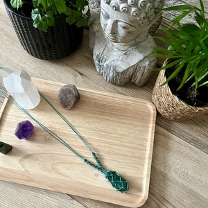 Malachit amulett makraméba foglalva, Ékszer, Nyaklánc, Hosszú nyaklánc, Csomózás, MESKA