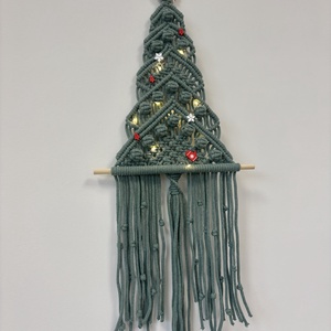 Világító makramé fenyő falidísz - otthon & életmód - dekoráció - fali és függő dekoráció - falra akasztható dekor - Meska.hu