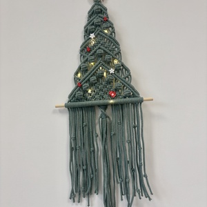 Világító makramé fenyő falidísz - otthon & életmód - dekoráció - fali és függő dekoráció - falra akasztható dekor - Meska.hu